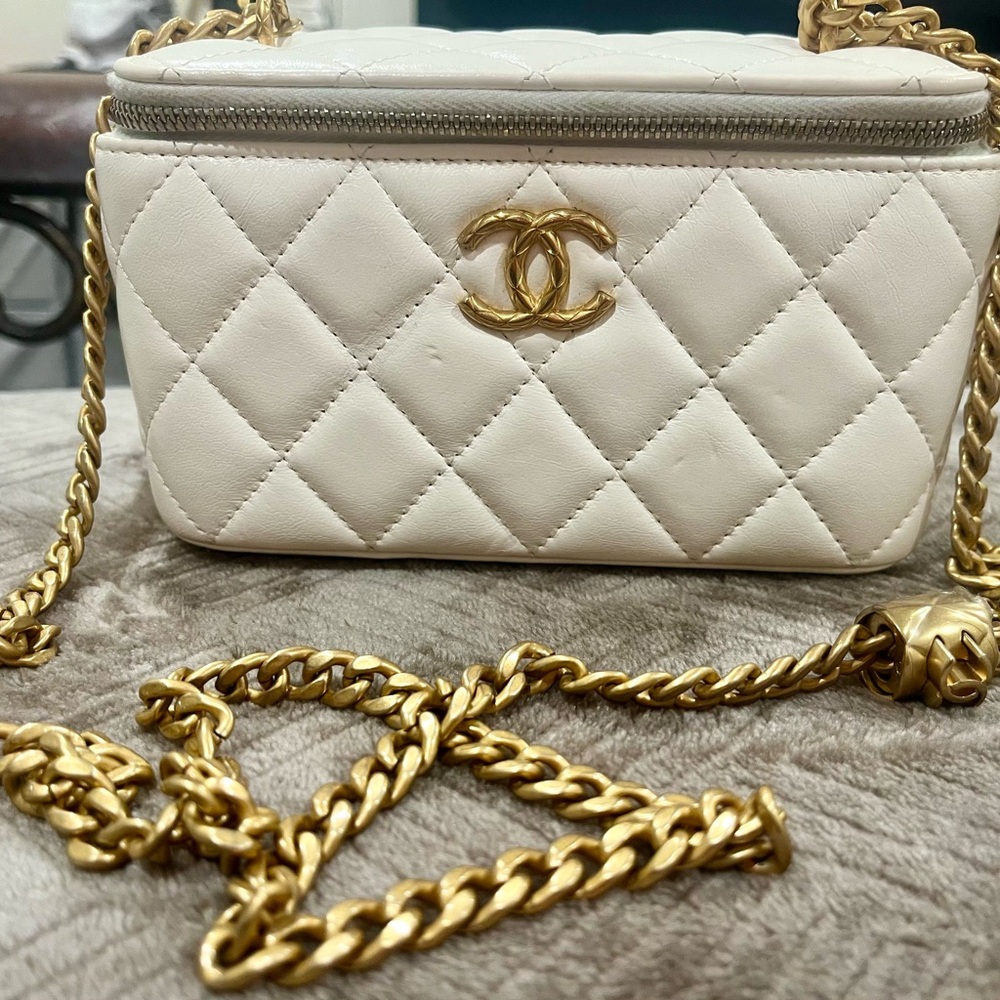 Chanel White Quilted Crossbody Vanity bag with chain adjustment in gold hardware